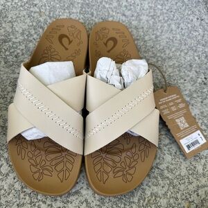 NWT Olukai Women’s Sandals size 7